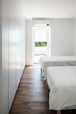 a bedroom with two beds and a window at Casa Monte dos Entrudos in Almancil