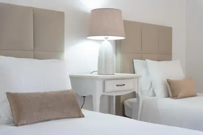 a bedroom with two beds and a table with a lamp at Quinta Molinum Ad Mare in Boliqueime