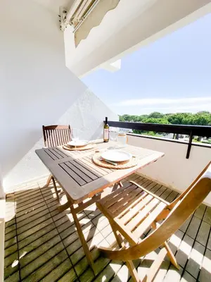 a table and chairs on the balcony of a house at T1 Tenis Golf Mar- Marina de Vilamoura- Piscina in Vilamoura