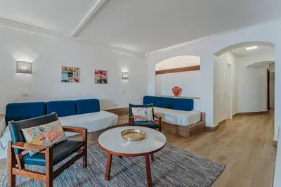 a badge for a clean and safe logo at Apartamentos Borda D´Agua in Albufeira