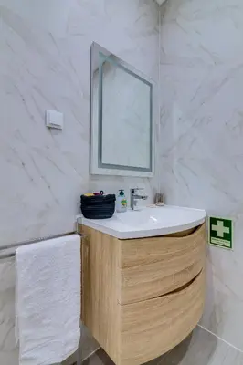 a bathroom with a sink and a mirror at Marina Star Guesthouse in Faro