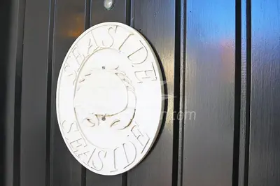 a white coin on a door with the words peacehazard at Villa Seaside in Vale do Lobo