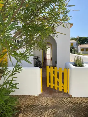 a yellow gate in front of a white house at Aldeia do Golf O7 in Quarteira
