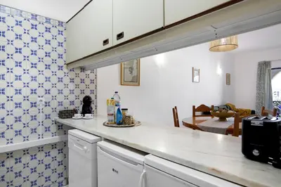a kitchen with blue and white tiles on the wall at Apartamento AnaMar by Sunnyway in Albufeira