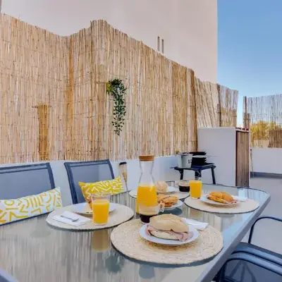 Faro: Casa Trevo com terraço BBQ