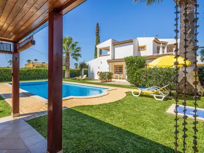 an image of a villa with a swimming pool at Vila Montejunto in Albufeira