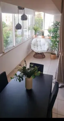 a living room with a table and a couch at T1, proche plage et commerces in Quarteira