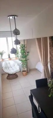 a living room with potted plants and a table at T1, proche plage et commerces in Quarteira