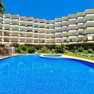 Vilamoura Palm Tree With Pool by Homing