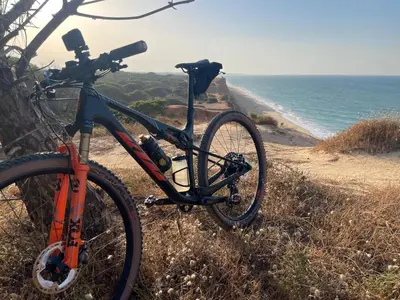 a bike parked on a hill next to the ocean at PARADISE ON THE BEACH in Albufeira