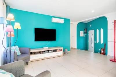 a living room with a blue wall at Villa Patio in Albufeira